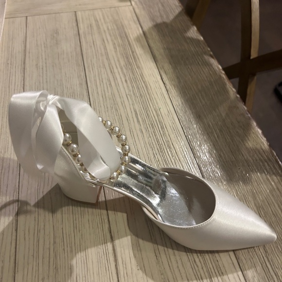 Ivory Satin Shoes With Pearls - Picture 2 of 3